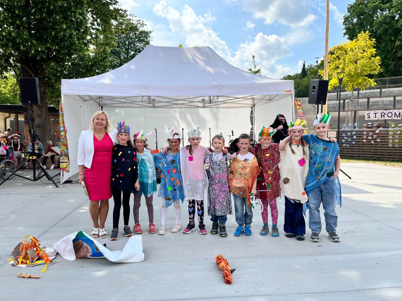 Strom života 2025 vystoupení kroužku školní družiny Berušky a broučci