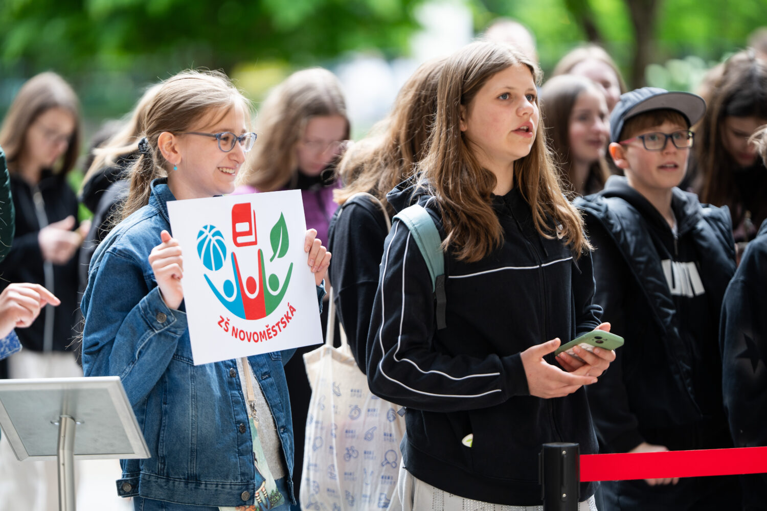 ZŠ Novoměstská po MOSTĚ NÁRODŮ až do Ósaky v Japonsku.